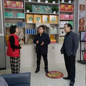 縣委領(lǐng)導(dǎo)親臨艾之家全民艾灸館，助力蘄春艾灸療法推廣！